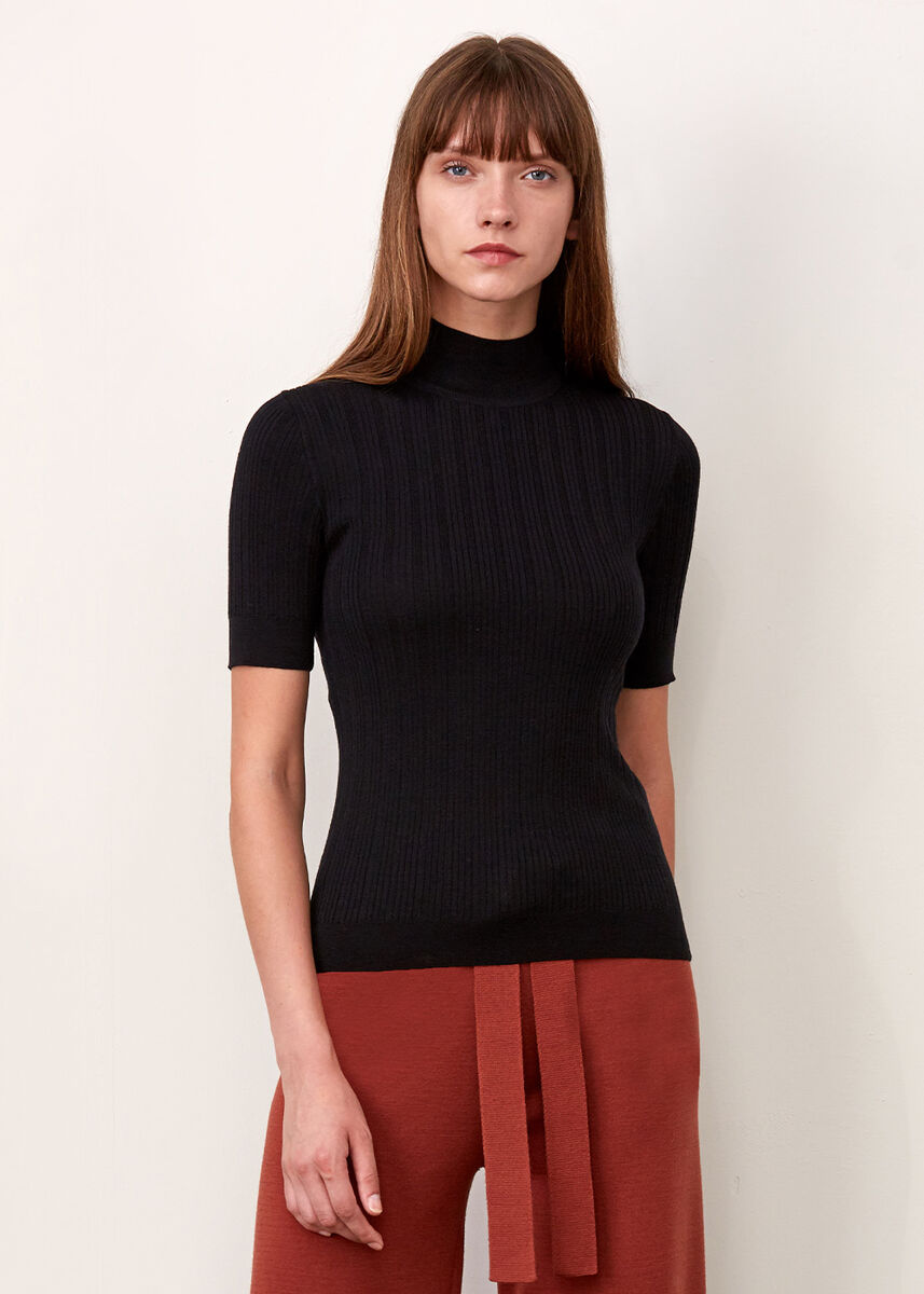 black short sleeve mock neck top